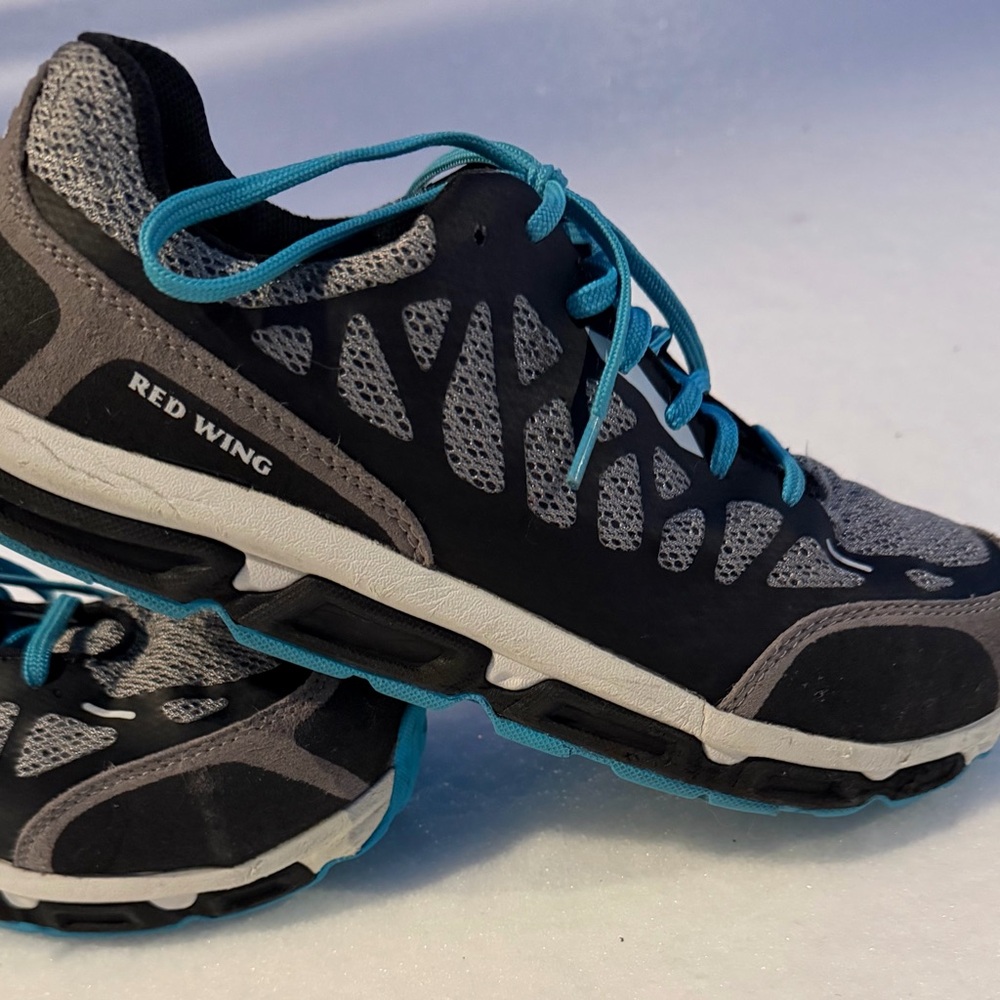 Women's Red Wing 2338 Aluminum Toe Athletic Work Shoes - Size 9